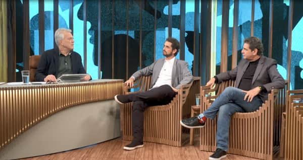 Pedro Bial entrevista Felipe Andreoli e seu pai, o também jornalista Luiz Andreoli no Conversa com Bial na Globo (imagem: Globo) Pedro Bial entrevista Felipe Andreoli e seu pai, o também jornalista Luiz Andreoli no Conversa com Bial na Globo (imagem: Globo)