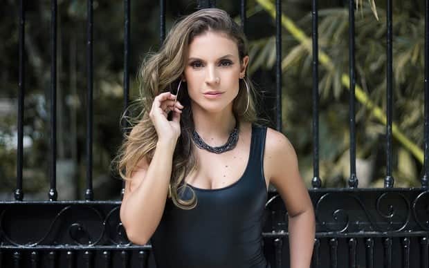 Maíra Charken divulga fotos apenas de biquiní em suas redes sociais (Foto: Reprodução) Maíra Charken divulga fotos apenas de biquiní em suas redes sociais (Foto: Reprodução)
