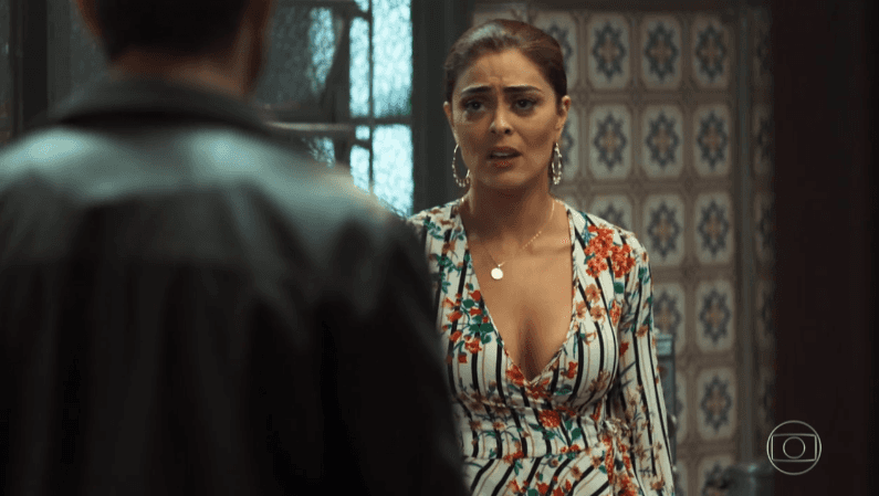 Maria da Paz (Juliana Paes) aparece com roupa de estampa florida em cena de A Dona do Pedaço, novela das nove da Globo (Foto: Reprodução/Globo) Maria da Paz (Juliana Paes) aparece com roupa de estampa florida em cena de A Dona do Pedaço, novela das nove da Globo (Foto: Reprodução/Globo)