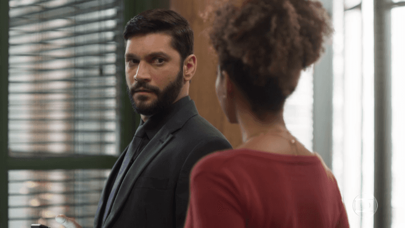 Diogo (Armando Babaioff) em cena da novela Bom Sucesso (Foto: Reprodução/Globo) Diogo (Armando Babaioff) em cena da novela Bom Sucesso (Foto: Reprodução/Globo)