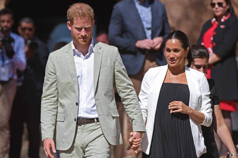 Príncipe Harry e Meghan Markle chegam a África e fazem visitas em ONG's (Foto: Reprodução) Príncipe Harry e Meghan Markle chegam a África e fazem visitas em ONG's (Foto: Reprodução)