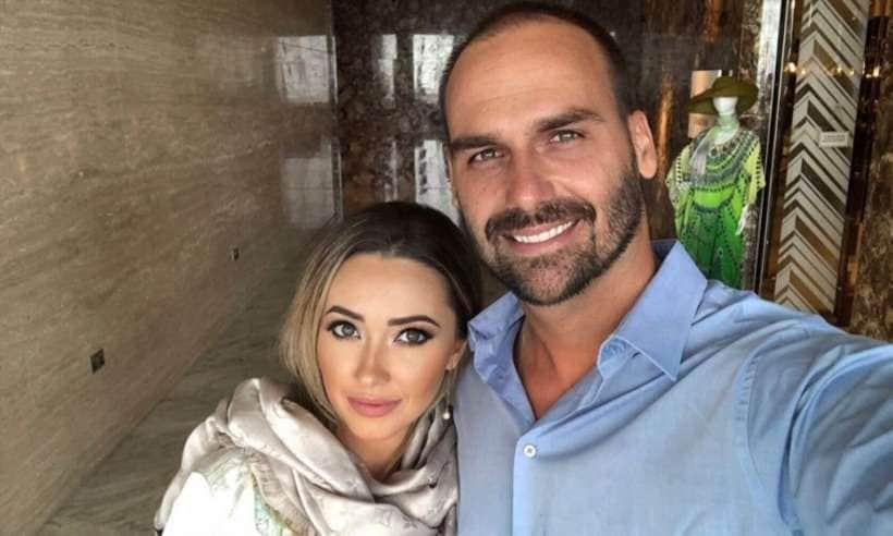 Esposa de Eduardo Bolsonaro é engada por repórter para obter informações sobre a sua família (Foto: Reprodução) Esposa de Eduardo Bolsonaro é engada por repórter para obter informações sobre a sua família (Foto: Reprodução)