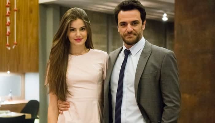 Camila Queiroz (Angel) e Rodrigo Lombardi (Alex) em Verdades Secretas (Foto: Globo/Tata Barreto) Camila Queiroz (Angel) e Rodrigo Lombardi (Alex) em Verdades Secretas (Foto: Globo/Tata Barreto)
