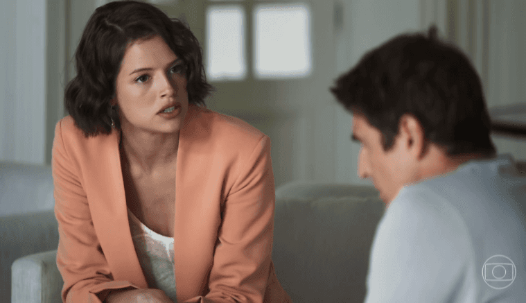 Josiane (Agatha Moreira) se vingará de Régis (Reynaldo Gianecchini) em A Dona do Pedaço (Foto: Reprodução/Globo) Josiane (Agatha Moreira) se vingará de Régis (Reynaldo Gianecchini) em A Dona do Pedaço (Foto: Reprodução/Globo)
