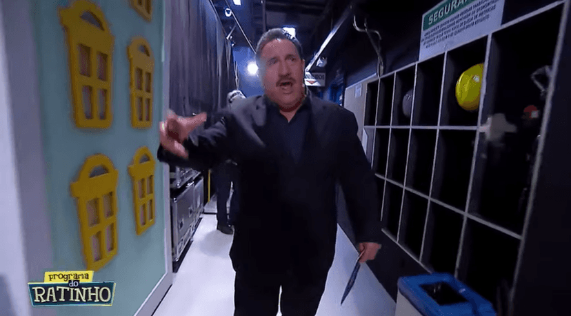 Ratinho invadiu os bastidores do seu programa no SBT para dar bronca ao vivo. (Foto: Reprodução) Ratinho invadiu os bastidores do seu programa no SBT para dar bronca ao vivo. (Foto: Reprodução)