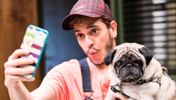 Jesse Junior (Victor Lamoglia) e seu cachorro Pepito entrarão na novela Bom Sucesso (Foto: Globo/João Miguel Júnior) Jesse Junior (Victor Lamoglia) e seu cachorro Pepito entrarão na novela Bom Sucesso (Foto: Globo/João Miguel Júnior)