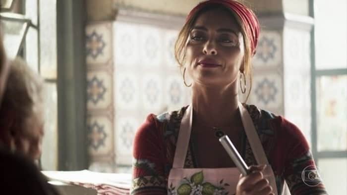 Maria da Paz (Juliana Paes) dará pista sobre passado de Vivi (Paolla Oliveira) em A Dona do Pedaço (Foto: Reprodução/Globo) Maria da Paz (Juliana Paes) dará pista sobre passado de Vivi (Paolla Oliveira) em A Dona do Pedaço (Foto: Reprodução/Globo)