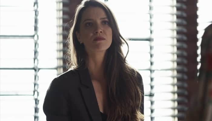 Fabiana arremessará Josiane pela janela após ficar na mira da morte em A Dona do Pedaço (Foto: Reprodução/Globo) Fabiana arremessará Josiane pela janela após ficar na mira da morte em A Dona do Pedaço (Foto: Reprodução/Globo)