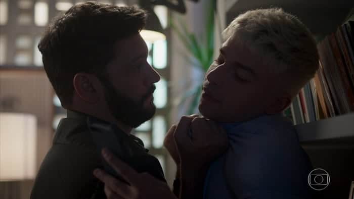 Diogo (Armando Babaioff) vai armar para provocar morte de William (Diego Montez) em Bom Sucesso (Foto: Reprodução/Globo) Diogo (Armando Babaioff) vai armar para provocar morte de William (Diego Montez) em Bom Sucesso (Foto: Reprodução/Globo)