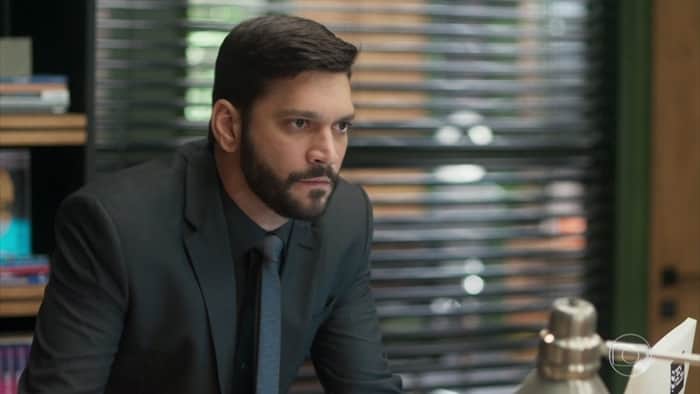 Diogo (Armando Babaioff) terá Mario como seu alvo em Bom Sucesso (Foto: Reprodução/Globo) Diogo (Armando Babaioff) terá Mario como seu alvo em Bom Sucesso (Foto: Reprodução/Globo)