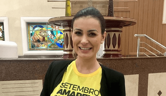 A apresentadora do quadro Eu Sobrevivi no Balanço Geraldo da Record, Andressa Urach (Foto: Reprodução) A apresentadora do quadro Eu Sobrevivi no Balanço Geraldo da Record, Andressa Urach (Foto: Reprodução)