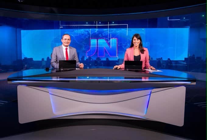 Ayres Rocha, do Acre, e Jéssica Senra, da Bahia, no comando do Jornal Nacional (Foto: Divulgação) Ayres Rocha, do Acre, e Jéssica Senra, da Bahia, no comando do Jornal Nacional (Foto: Divulgação)