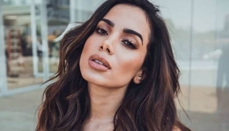 Anitta distribui doces as crianças na cidade Rio de Janeiro e ganha muitos elogios dos fãs (Foto: Reprodução) Anitta distribui doces as crianças na cidade Rio de Janeiro e ganha muitos elogios dos fãs (Foto: Reprodução)
