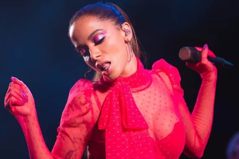 Anitta distribui doces as crianças na cidade Rio de Janeiro e ganha muitos elogios dos fãs (Foto: Reprodução) Anitta distribui doces as crianças na cidade Rio de Janeiro e ganha muitos elogios dos fãs (Foto: Reprodução)