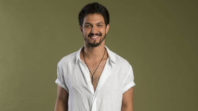 Romulo Estrela vem fazendo sucesso na novela Bom Sucesso (Foto: Divulgação) Romulo Estrela vem fazendo sucesso na novela Bom Sucesso (Foto: Divulgação)