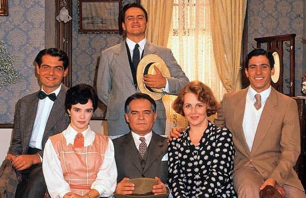 Tarcísio Filho, Luciana Braga, Jandir Ferrari, Othon Bastos, Irene Ravache e Leonardo Brício em Éramos Seis (Foto: Divulgação/SBT) Tarcísio Filho, Luciana Braga, Jandir Ferrari, Othon Bastos, Irene Ravache e Leonardo Brício em Éramos Seis (Foto: Divulgação/SBT)