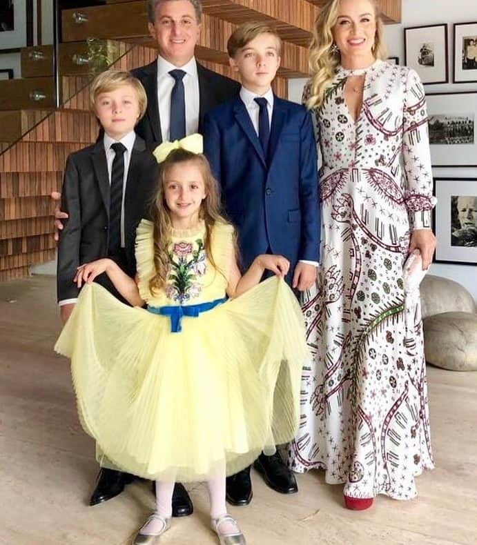 Angélica e Luciano Huck ao lado dos filhos Benício, Joaquim e Eva (Reprodução: Instagram/Rede Social) Angélica e Luciano Huck ao lado dos filhos Benício, Joaquim e Eva (Reprodução: Instagram/Rede Social)