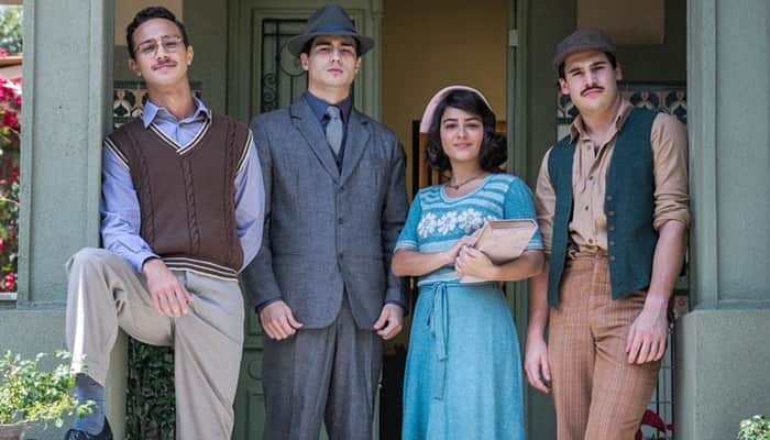 Danilo Mesquita (Carlos), Alfredo (Nicolas Prattes), Isabel (Giullia Buscacio) e Julinho (André Luiz Frambach) na noveka Éramos Seis (Foto: Raquel Cunha/Globo) Danilo Mesquita (Carlos), Alfredo (Nicolas Prattes), Isabel (Giullia Buscacio) e Julinho (André Luiz Frambach) na noveka Éramos Seis (Foto: Raquel Cunha/Globo)