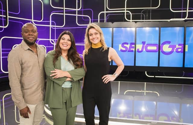 Érico Brás, Fabiana Karla e Fernanda Gentil no palco do programa Se Joga (Foto: Globo/Victor Pollak) Érico Brás, Fabiana Karla e Fernanda Gentil no palco do programa Se Joga (Foto: Globo/Victor Pollak)