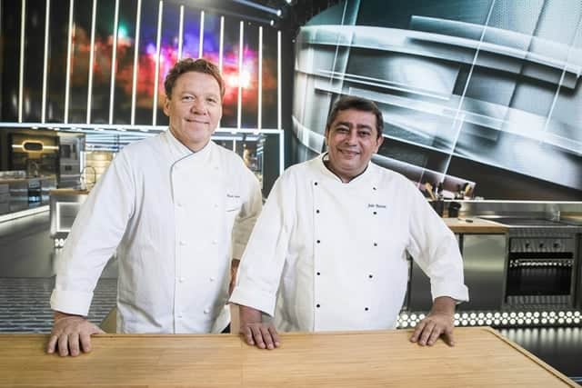 Claude Troisgros e Batista vão apresentar o programa Mestre do Sabor (Foto: Globo/Victor Pollak) Claude Troisgros e Batista vão apresentar o programa Mestre do Sabor (Foto: Globo/Victor Pollak)