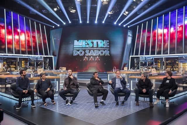 José Avillez, Leo Paixão, Claude Troisgros, Kátia Barbosa, Batista, Diretor artístico LP Simonetti e Aida Silva, diretora-geral, no lançamento de Mestre do Sabor (Foto: Globo/Victor Pollack) José Avillez, Leo Paixão, Claude Troisgros, Kátia Barbosa, Batista, Diretor artístico LP Simonetti e Aida Silva, diretora-geral, no lançamento de Mestre do Sabor (Foto: Globo/Victor Pollack)