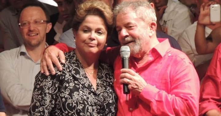 Dilma e Lula tiveram que mudar agenda por causa do final de Avenida Brasil. (Foto: Reprodução) Dilma e Lula tiveram que mudar agenda por causa do final de Avenida Brasil. (Foto: Reprodução)