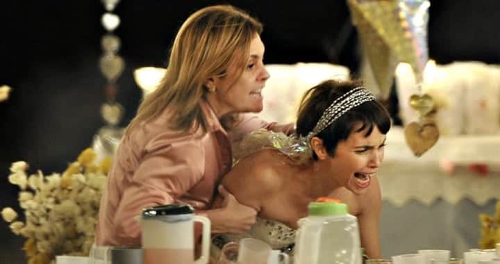 Adriana Esteves e Débora Falabella em cena da novela. (Foto: Divulgação) Adriana Esteves e Débora Falabella em cena da novela. (Foto: Divulgação)