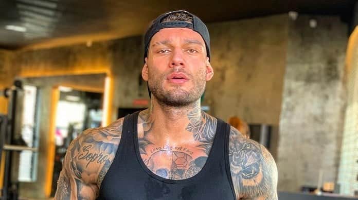 Lucas Lucoo surgiu em foto sensual e fez a graça de suas seguidoras Lucas Lucoo surgiu em foto sensual e fez a graça de suas seguidoras