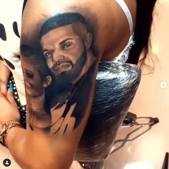 Tatuagem que ex namorada do jogador Adriano fez com Drake (Foto: Reprodução) Tatuagem que ex namorada do jogador Adriano fez com Drake (Foto: Reprodução)