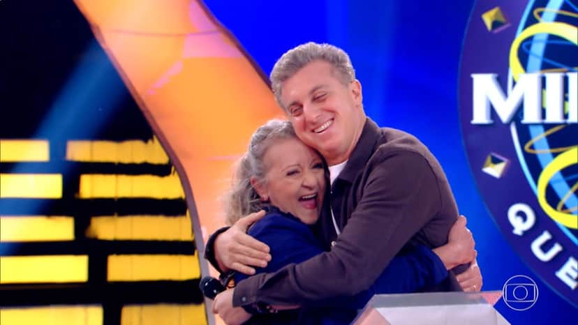 Luciano Huck ao lado de uma participante de seu programa na Globo (Foto: Reprodução) Luciano Huck ao lado de uma participante de seu programa na Globo (Foto: Reprodução)