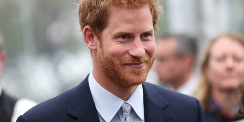 Príncipe Harry quebra protocolo da família real (Foto: Reprodução) Príncipe Harry quebra protocolo da família real (Foto: Reprodução)