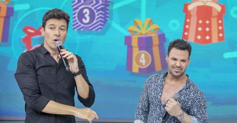Eduardo Costa e Rodrigo Faro estiveram juntos no Hora do Faro da Record Eduardo Costa e Rodrigo Faro estiveram juntos no Hora do Faro da Record