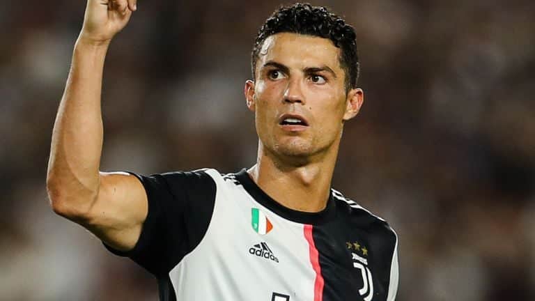 Filho de Cristiano Ronaldo é flagrado pilotando jet ski e investigação contra atacante da Juventus é aberta (Foto: Reprodução) Filho de Cristiano Ronaldo é flagrado pilotando jet ski e investigação contra atacante da Juventus é aberta (Foto: Reprodução)