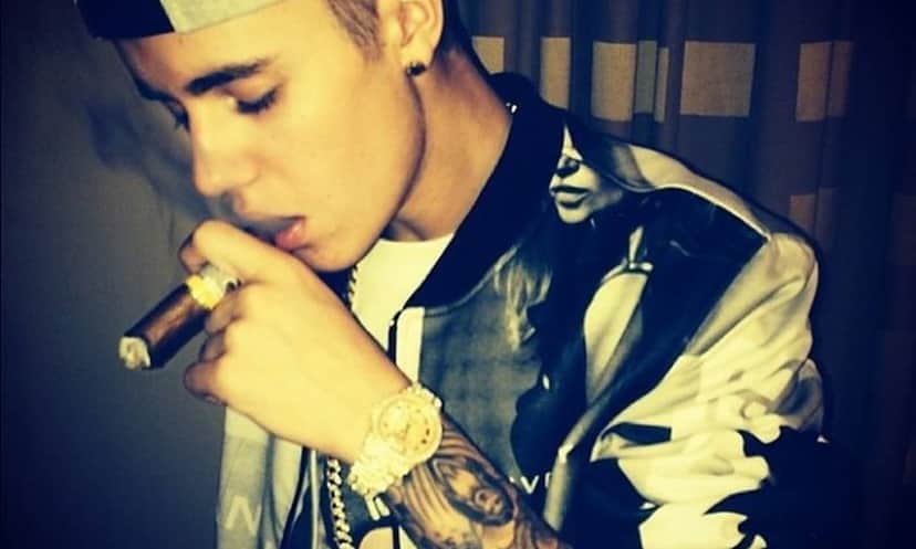 Justin Bieber usando drogas (Foto: Reprodução) Justin Bieber usando drogas (Foto: Reprodução)