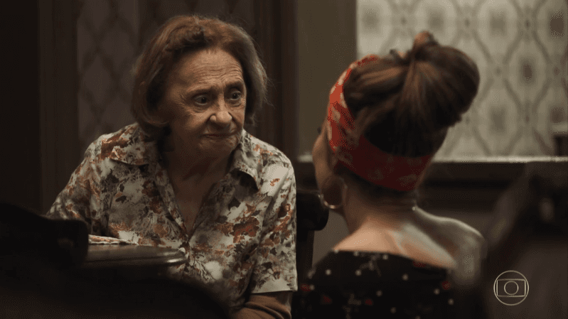 Matilde (Laura Cardoso) fará revelação sobre o passado de Joana (Bruna Hamú) à Maria da Paz (Juliana Paes) em A Dona do Pedaço (Foto: Reprodução/Globo) Matilde (Laura Cardoso) fará revelação sobre o passado de Joana (Bruna Hamú) à Maria da Paz (Juliana Paes) em A Dona do Pedaço (Foto: Reprodução/Globo)