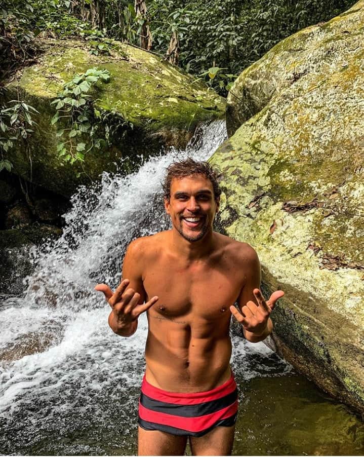 O ator da Globo, Felipe Roque surpreendeu todo mundo com o seu porte físico ao posar apenas de sunga para câmera - Foto: reprodução Instagram O ator da Globo, Felipe Roque surpreendeu todo mundo com o seu porte físico ao posar apenas de sunga para câmera - Foto: reprodução Instagram