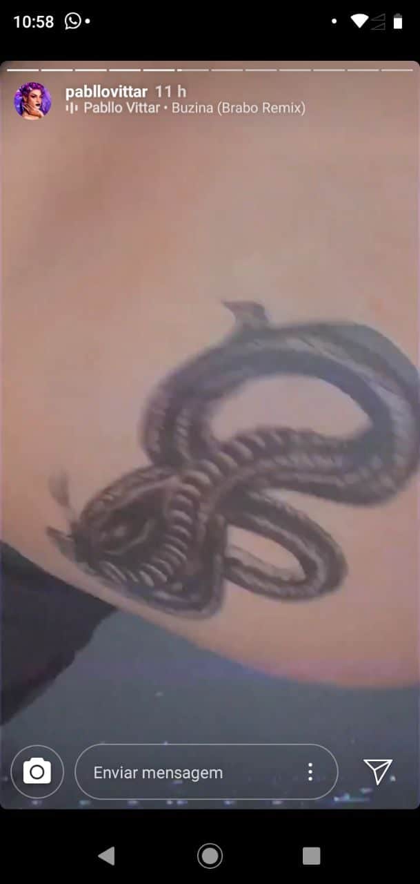 Pabllo Vittar mostrou tatuagem íntima de uma cobra (Foto: Reprodução/ Instagram) Pabllo Vittar mostrou tatuagem íntima de uma cobra (Foto: Reprodução/ Instagram)