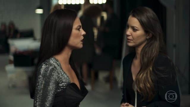 Vivi (Paolla Oliveira) ficará em choque com reação de Fabiana (Nathalia Dill) em A Dona do Pedaço (Foto: Reprodução/Globo) Vivi (Paolla Oliveira) ficará em choque com reação de Fabiana (Nathalia Dill) em A Dona do Pedaço (Foto: Reprodução/Globo)