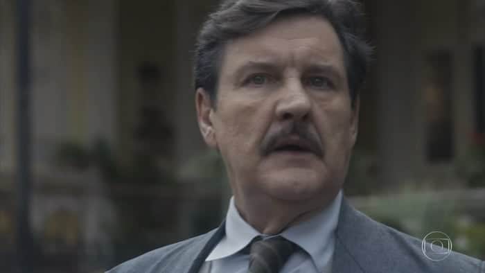 Júlio (Antonio Calloni) em Éramos Seis (Foto: Reprodução/Globo) Júlio (Antonio Calloni) em Éramos Seis (Foto: Reprodução/Globo)