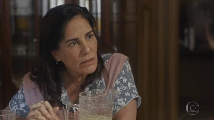 Gloria Pires (Lola) em cena da novela Éramos Seis, que amargou sua pior audiência no feriado; Bom Sucesso também teve recorde negativo (Foto: Reprodução/Globo)