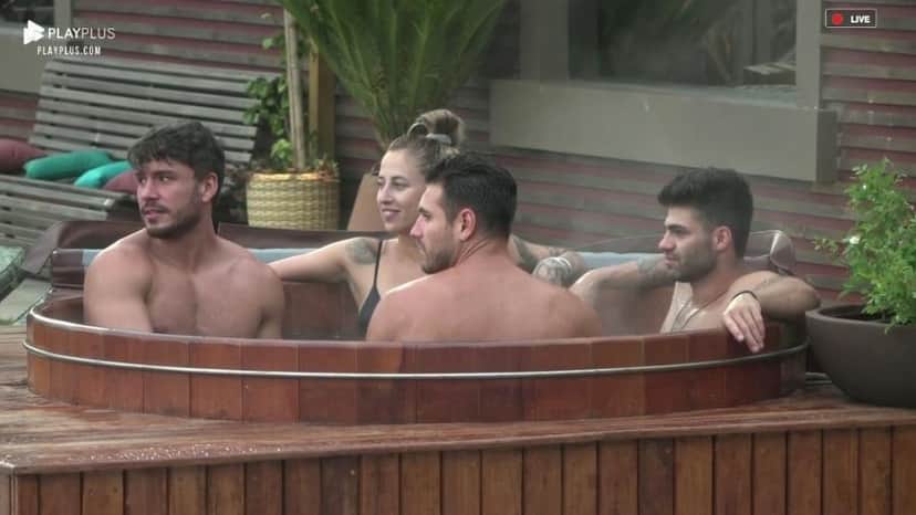 Peões de A Fazenda 2019 aproveitam a tarde para jogar conversa fora e falar sobre relacionamentos (imagem: reprodução) Peões de A Fazenda 2019 aproveitam a tarde para jogar conversa fora e falar sobre relacionamentos (imagem: reprodução)