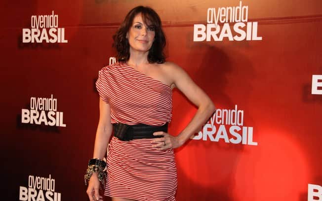 Carolina Ferraz aparece pela terceira vez consecutiva na tarde da Globo em Avenida Brasil (Imagem:divulgação) Carolina Ferraz aparece pela terceira vez consecutiva na tarde da Globo em Avenida Brasil (Imagem:divulgação)