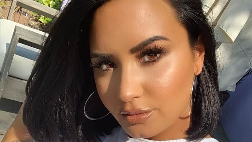 Demi Lovato aparece com superdecote em foto compartilhada no Instagram (Foto: Reprodução) Demi Lovato aparece com superdecote em foto compartilhada no Instagram (Foto: Reprodução)
