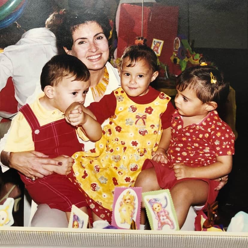 Fátima Bernardes e os trigêmeos Beatriz, Vinícius e Laura (Foto: Reprodução/Instagram) Fátima Bernardes e os trigêmeos Beatriz, Vinícius e Laura (Foto: Reprodução/Instagram)