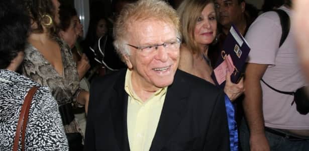 O diretor Maurício Sherman vai ao Musical "Cabaret"com Claudia Raia, no Teatro Oi Casa Grande, no Leblon O diretor Maurício Sherman vai ao Musical "Cabaret"com Claudia Raia, no Teatro Oi Casa Grande, no Leblon