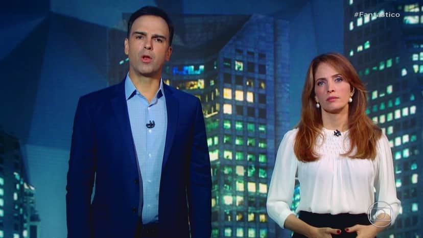 Tadeu Schmidt e Poliana Abritta apresentam o Fantástico (Foto: Reprodução/Globoplay) Tadeu Schmidt e Poliana Abritta apresentam o Fantástico (Foto: Reprodução/Globoplay)