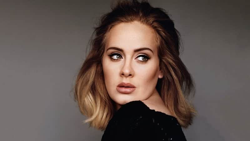 Adele perdeu 19 kilos de 2017 até os dias atuais (Foto: Reprodução) Adele perdeu 19 kilos de 2017 até os dias atuais (Foto: Reprodução)