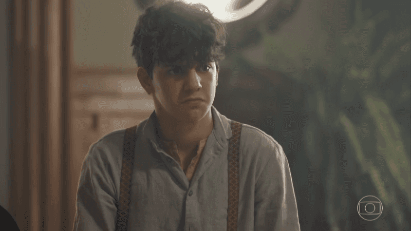Alfredo (Pedro Sol) fugirá de casa e deixará Lola (Gloria Pires) horrorizada com pesadelo em Éramos Seis (Foto: Reprodução/Globo) Alfredo (Pedro Sol) fugirá de casa e deixará Lola (Gloria Pires) horrorizada com pesadelo em Éramos Seis (Foto: Reprodução/Globo)