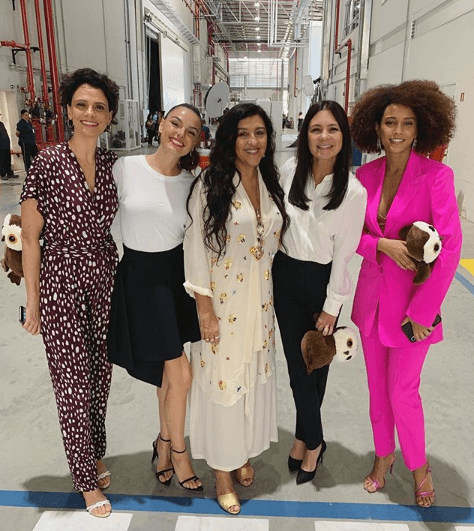 Elenco de Amor de Mãe: Malu Galli, Isis Valverde, Regina Casé, Adriana Esteves e Taís Araújo (Foto: Reprodução/ Instagram) Elenco de Amor de Mãe: Malu Galli, Isis Valverde, Regina Casé, Adriana Esteves e Taís Araújo (Foto: Reprodução/ Instagram)
