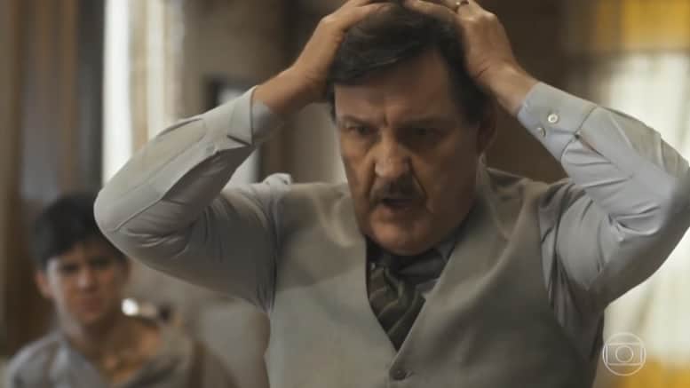 Júlio (Antonio Calloni) fica em desesperado em Éramos Seis Júlio (Antonio Calloni) fica em desesperado em Éramos Seis